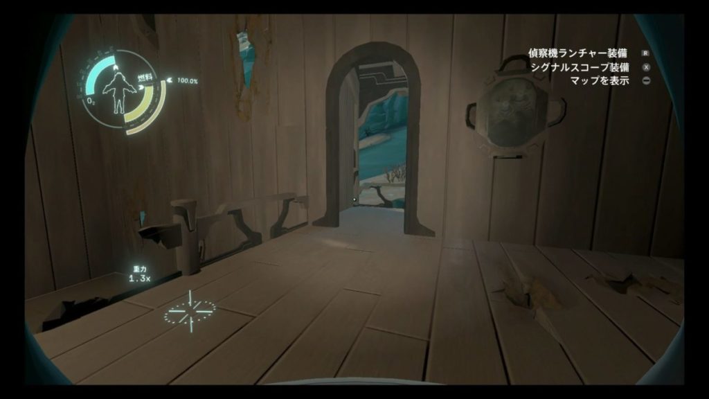 外の階段に続く入り口